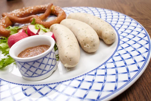 Salsichas com pretzel — Fotografia de Stock