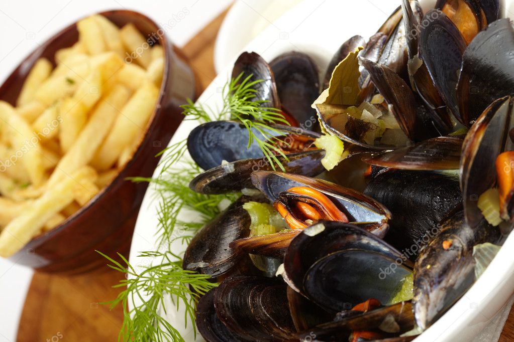 Mussels with french fries Stock Photo by ©strelok 12063291