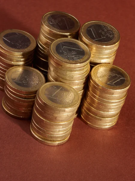 Münzen auf dem Tisch — Stockfoto