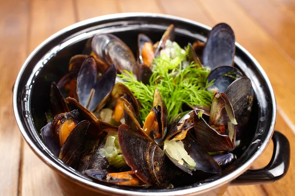 Mussels with lemon — Stock Photo, Image
