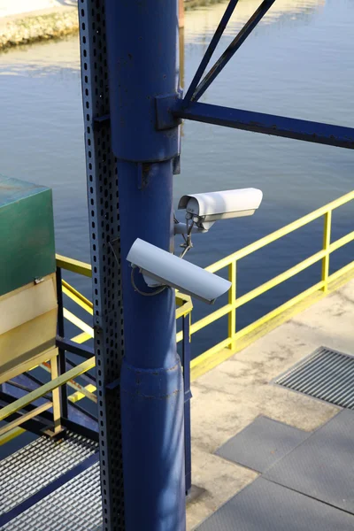 水門の監視カメラ — ストック写真