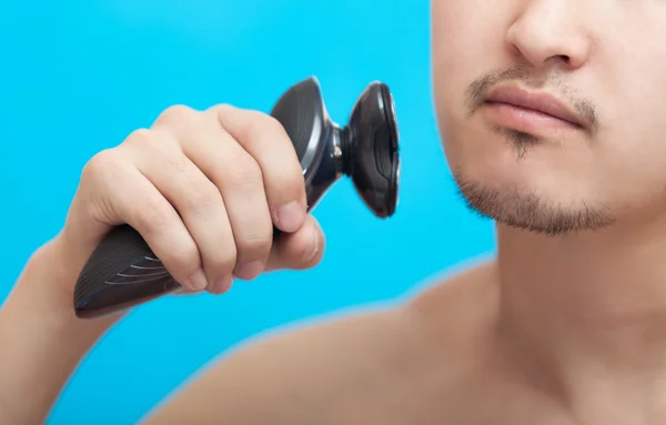 Ο άνθρωπος που ξυρίζει ένα μάγουλο — Φωτογραφία Αρχείου