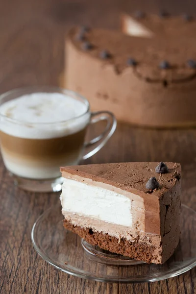 Kus Trojitá čokoládový dort — Stock fotografie