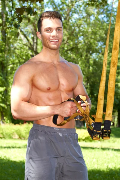 在公园的健身男人 — 图库照片