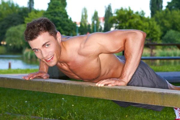 Good looking guy making push ups — Stock Photo, Image