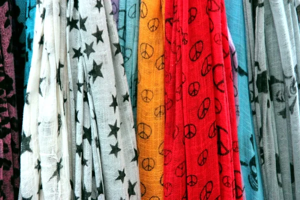 Multicolor fabric, material, shawls and scarves hanging — Stock Photo, Image
