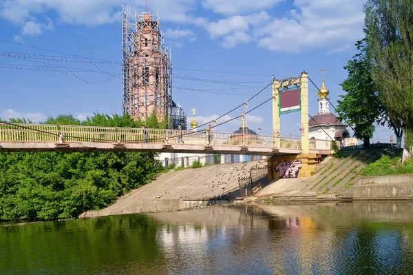 Bridge and weir through the small river Orlik — Stock Photo, Image