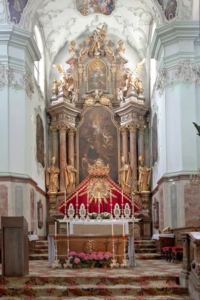 Altar is in the cathedral of saint Peter — Stock Photo, Image