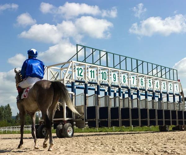 Iniciar portões para corridas de cavalos . — Fotografia de Stock