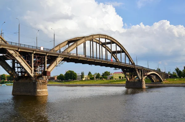 A nagy híd a folyón — Stock Fotó