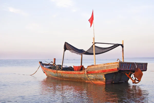 Morning on the yellow sea. Fishing boats are at sea. — Stock Photo, Image