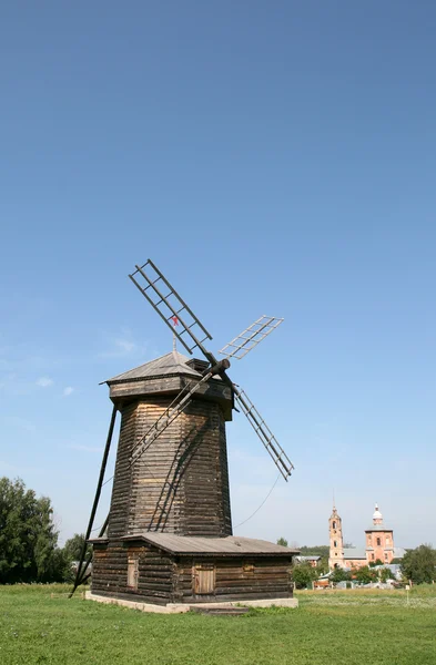 Alte hölzerne Windmühle — Stockfoto