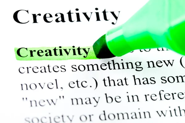 Креативность отмечена зеленым маркером — стоковое фото