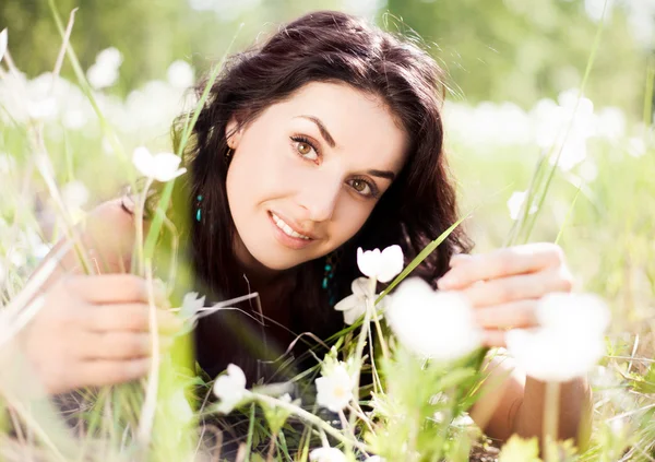 Vrouw buiten — Stockfoto