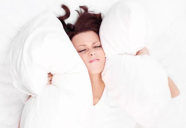 Frau im Bett — Stockfoto