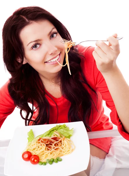Женщина ест спагетти — стоковое фото