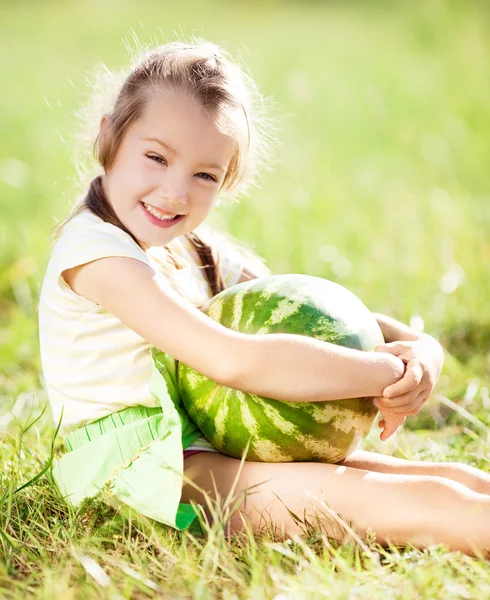 Mädchen mit Wassermelone — Stockfoto