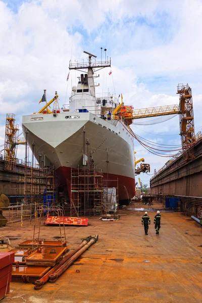 Ship in a dry dock — Stock Photo, Image