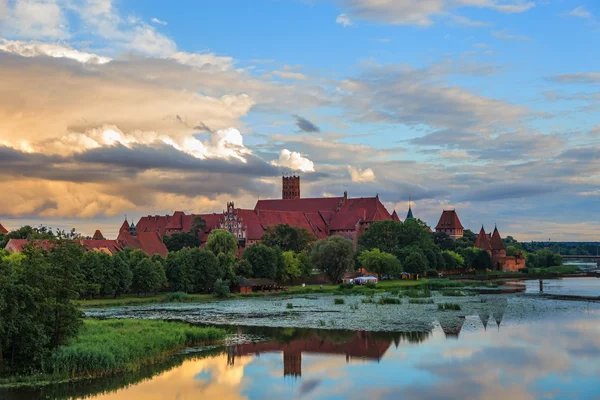 Замок в місті Malbork — стокове фото