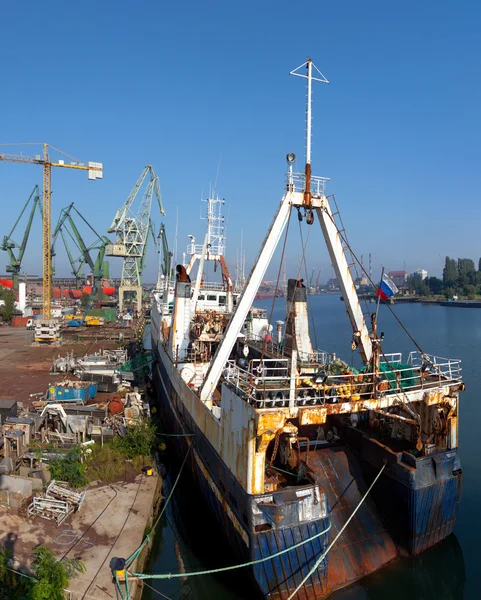 Rusty fishing vessel — Stock Photo, Image