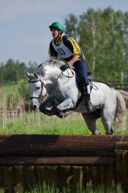 eventer at üzerinde açılan çit olarak su atlama olduğunu