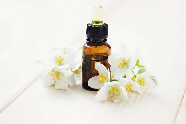 Jasmin essential oil — Stock Photo, Image