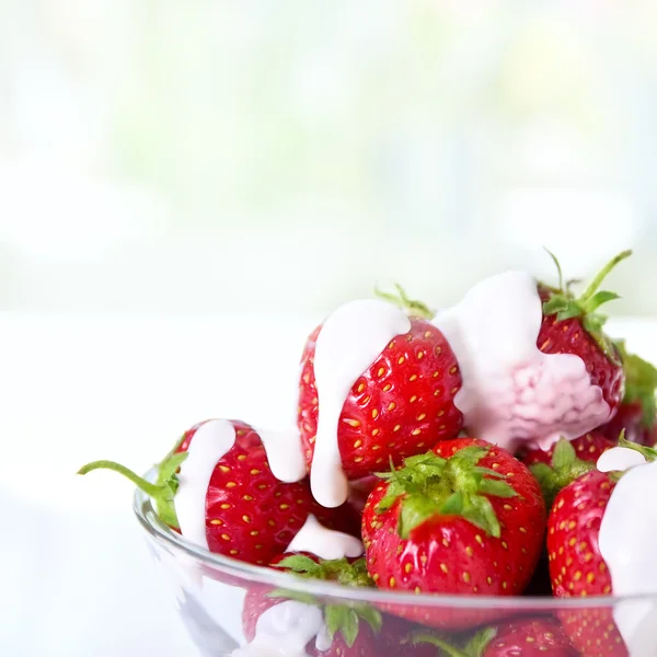 Dessert with fresh strawberries — Stock Photo, Image