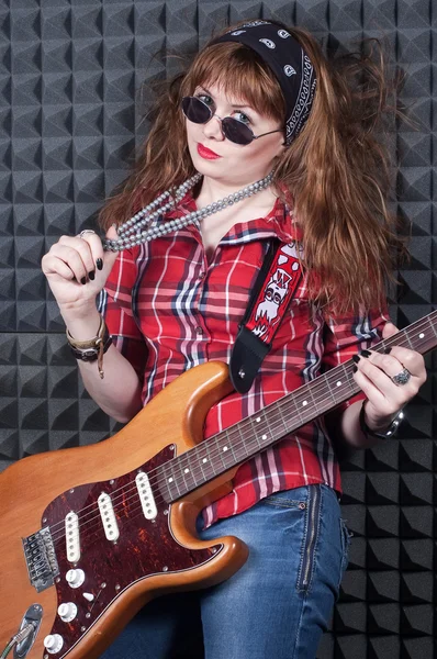 Menina wiht guitarra — Fotografia de Stock