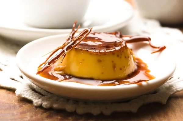 Delizioso dessert al caramello alla crema — Foto Stock