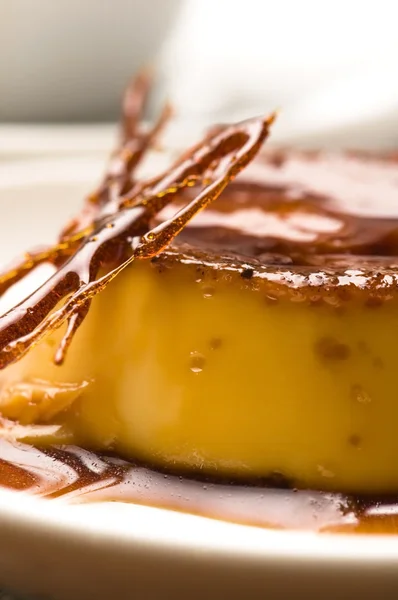 Délicieux dessert caramel crème — Photo