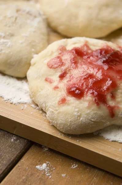 Dough with marmelade on wooden board — Stock Photo, Image