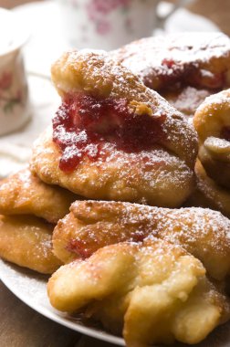 Gül marmelade ile tatlı çörek