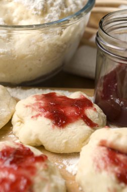 Gül marmelade ile tatlı çörek