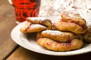 Gül marmelade ile tatlı çörek