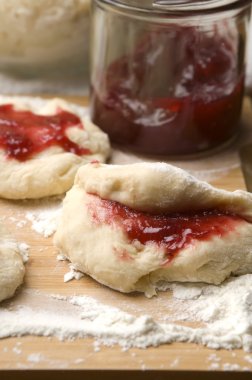 Gül marmelade ile tatlı çörek