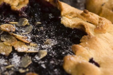 berry meyve ile ev yapımı tart