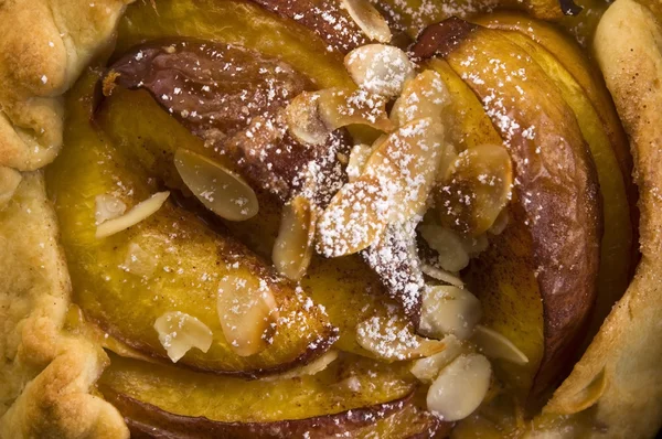 Zelfgemaakte taart met perzik fruit — Stockfoto