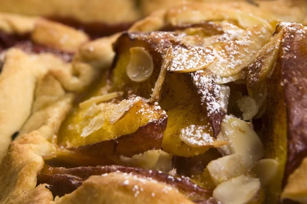 Hausgemachte Torte mit Pfirsichfrüchten — Stockfoto
