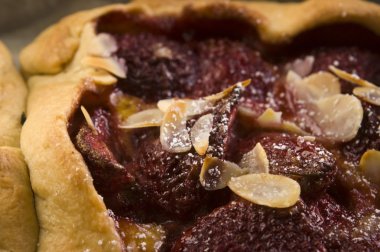 berry meyve ile ev yapımı tart