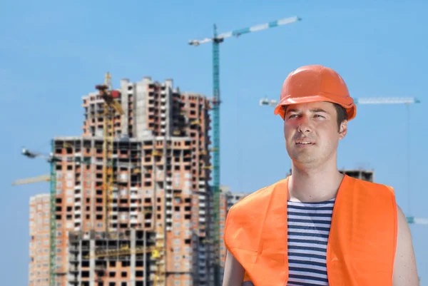 Ouvrier constructeur en uniforme et casque — Photo
