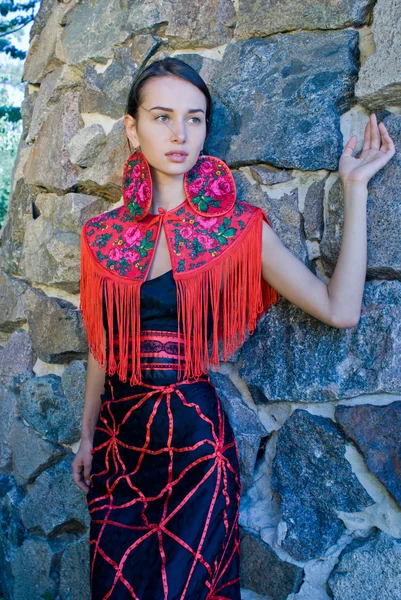 Jonge vrouw emotie portret. etnische stijl — Stockfoto