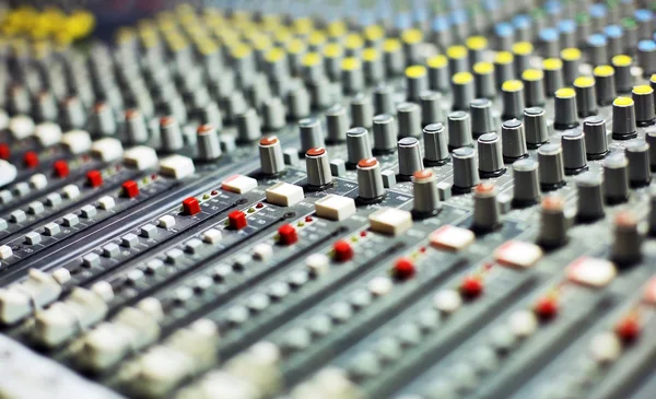 Apparecchiature in studio di registrazione audio — Foto Stock