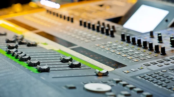 Equipamento em estúdio de gravação de áudio — Fotografia de Stock