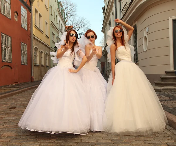 Running brides — Stock Photo, Image