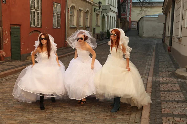 Running brides — Stock Photo, Image