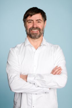 mutlu olgun adam