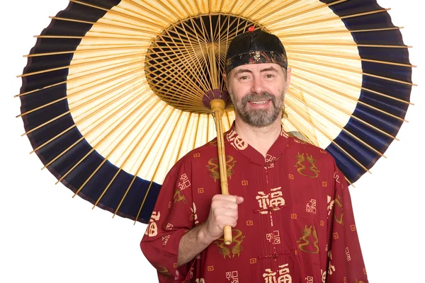 中国のシャツの男は傘を保持します。 — ストック写真
