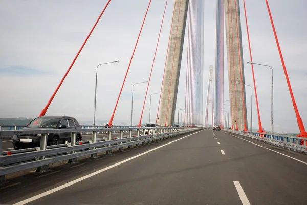 Подвесной кабельный мост во Владивостоке — стоковое фото