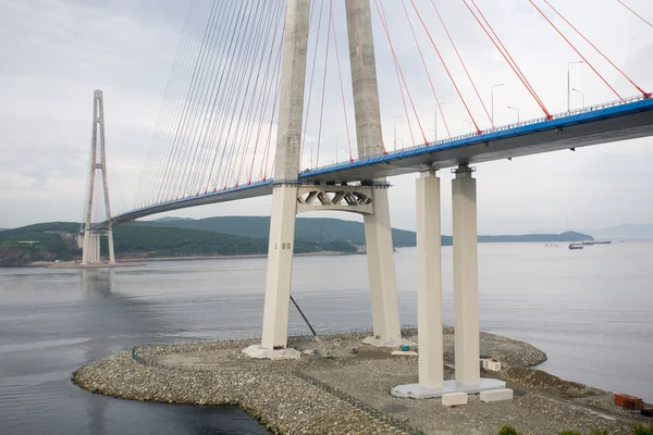 Suspension bridge in Vladivostok on Russian island — Stock Photo, Image