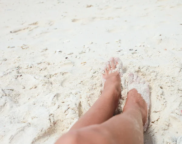 Nogi w piasku — Zdjęcie stockowe